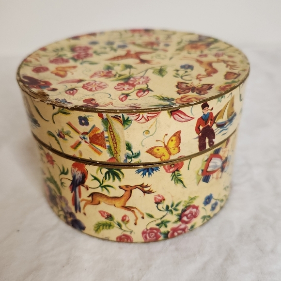 Floral Decorative Box with Butterflies - Picture 8 of 8